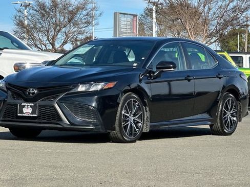 Used 2024 Toyota Camry SE image 8