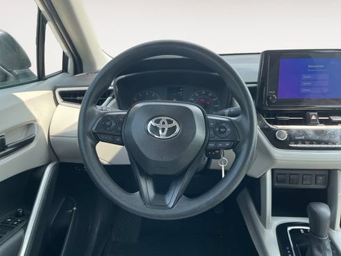 Used 2025 Toyota Corolla Cross L AWD/4WD image 12