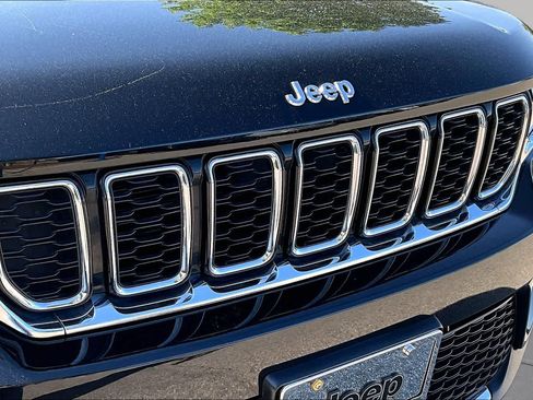 Used 2022 Jeep Grand Cherokee Limited AWD/4WD image 32