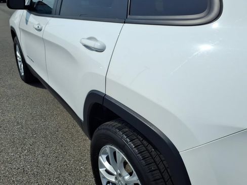 Used 2020 Jeep Cherokee Latitude w/ Cold Weather Group AWD/4WD image 17