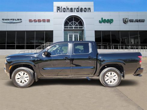 Used 2023 Nissan Frontier SV w/ Technology Package image 3