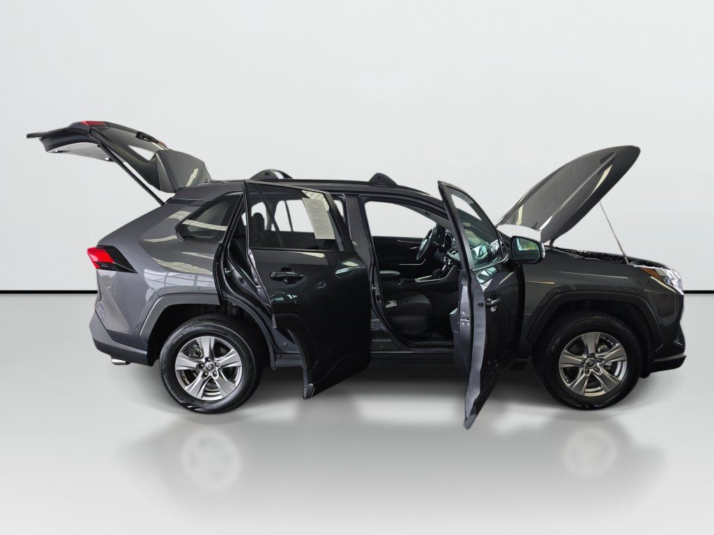 Used 2025 Toyota RAV4 XLE w/ Convenience Package AWD/4WD image 9