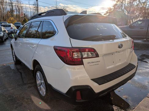 Used 2019 Subaru Outback 2.5i Premium image 11