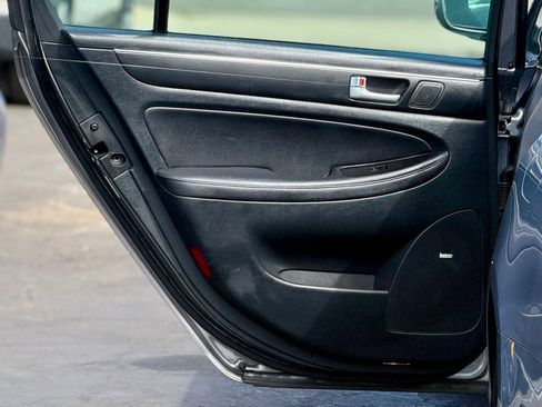 Used 2012 Hyundai Genesis 3.8 w/ Premium Pkg image 8