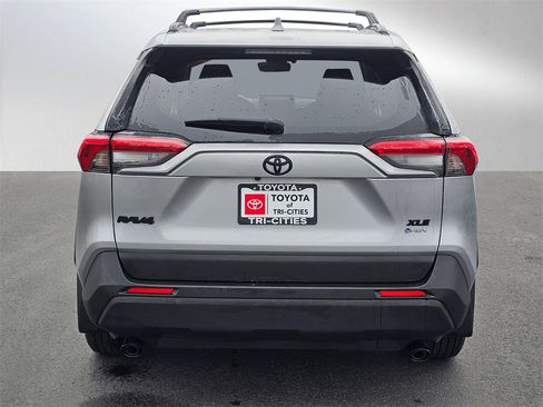 Used 2025 Toyota RAV4 XLE image 4