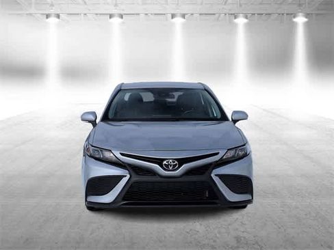 Used 2023 Toyota Camry SE image 3