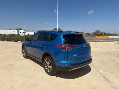 Used 2018 Toyota RAV4 XLE image 12