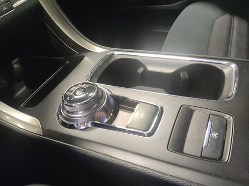 Used 2019 Ford Fusion SE FWD image 26