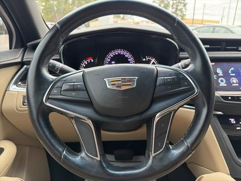 Used 2019 Cadillac XT5 FWD image 18