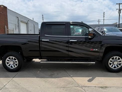 Used 2019 Chevrolet Silverado 2500 LTZ w/ Duramax Plus Package AWD/4WD image 5