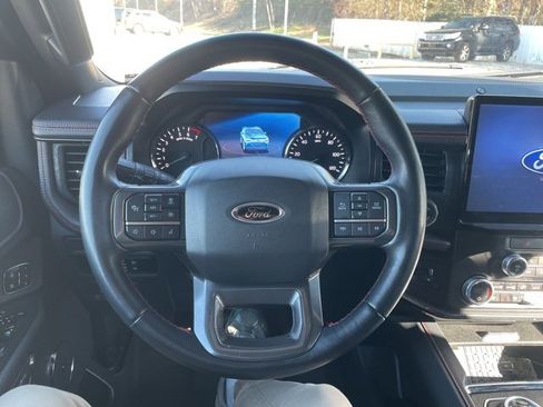 Used 2023 Ford Expedition Limited image 9