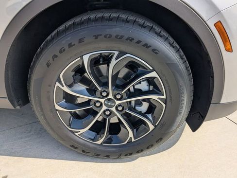 Used 2025 Lincoln Nautilus Premier w/ Equipment Group 102A image 10