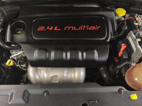 Used 2018 Jeep Compass Latitude FWD image 30