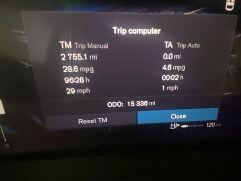 Used 2025 Volvo XC40 B5 Ultra image 17