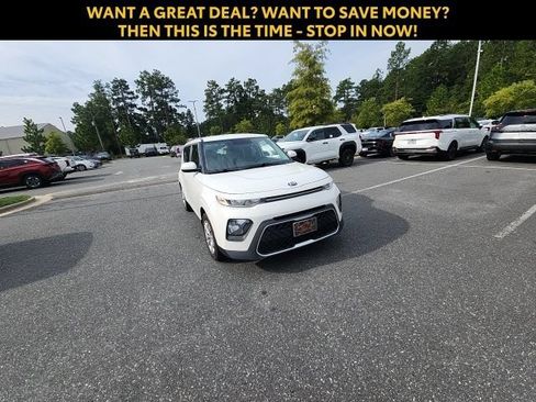 Used 2021 Kia Soul LX FWD image 3