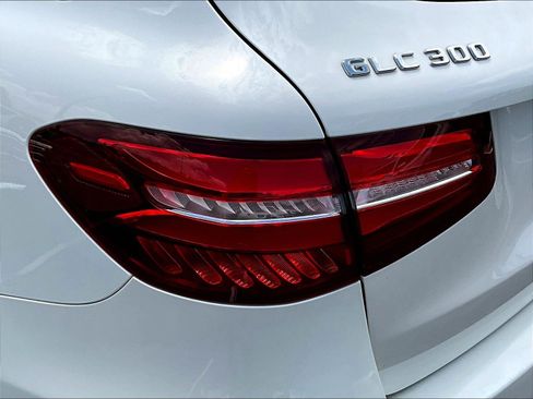 Used 2018 Mercedes-Benz GLC 300 4MATIC image 23