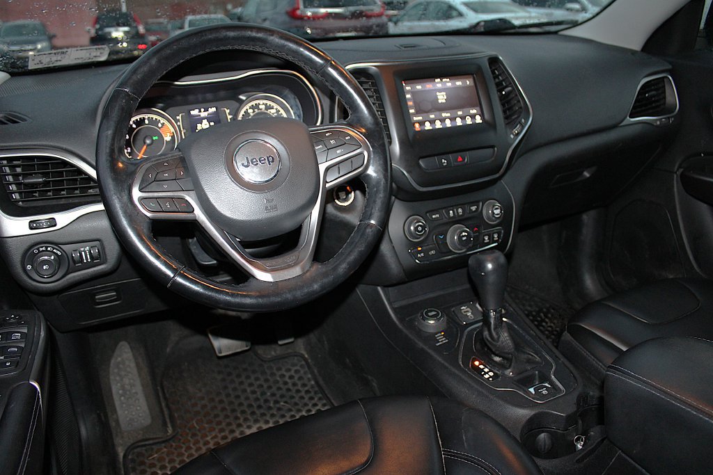 Certified 2020 Jeep Cherokee Latitude Plus w/ Cold Weather Group AWD/4WD image 4