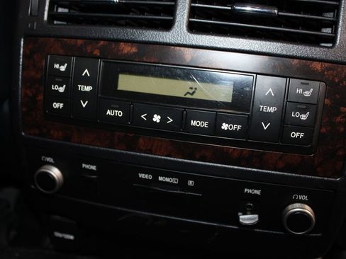 Used 2013 Toyota Land Cruiser AWD/4WD image 33