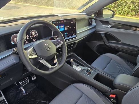 New 2026 Volkswagen Tiguan SE R-Line image 14