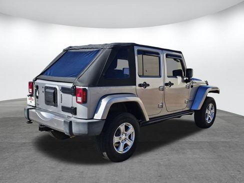 Used 2016 Jeep Wrangler Unlimited Sahara w/ Connectivity Group image 4