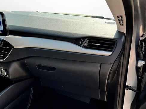 Used 2022 Ford Escape SE w/ SE Sport Appearance Package image 21