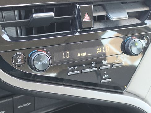 Used 2023 Toyota Camry SE image 21