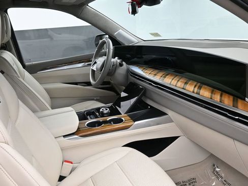Certified 2025 Cadillac Escalade ESV Sport Platinum AWD/4WD image 2