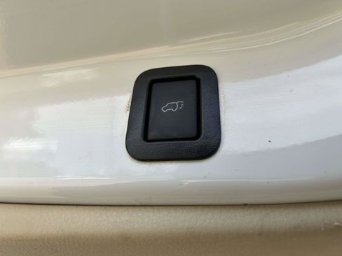 Used 2018 Toyota Highlander XLE FWD image 15