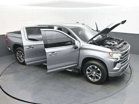 Used 2025 Chevrolet Silverado 1500 High Country AWD/4WD image 38