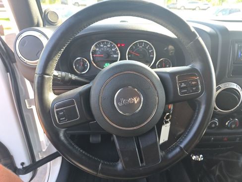 Used 2012 Jeep Wrangler Unlimited Rubicon AWD/4WD image 16