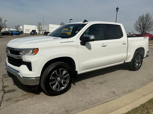Used 2025 Chevrolet Silverado 1500 LT image 3