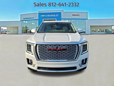 Used 2021 GMC Yukon XL Denali w/ Denali Premium Package AWD/4WD image 2