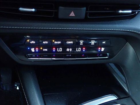 Used 2023 Buick Envision Avenir AWD/4WD image 22