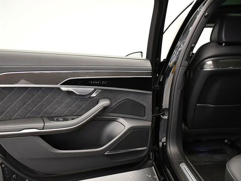 Used 2025 Audi S8 image 37