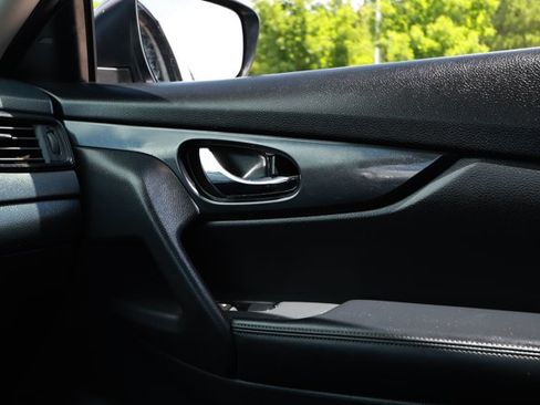 Used 2020 Nissan Rogue SV AWD/4WD image 25