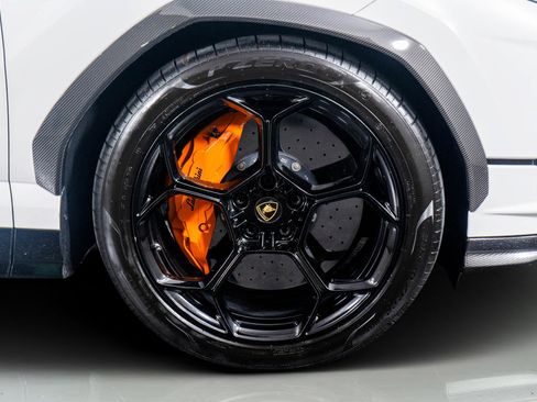 Used 2023 Lamborghini Urus Performante image 11