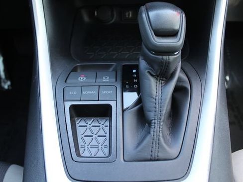 Certified 2025 Toyota RAV4 XLE FWD image 35