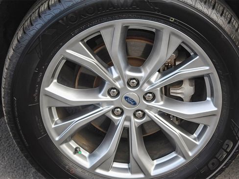 Used 2021 Ford Explorer XLT w/ Equipment Group 202A image 10