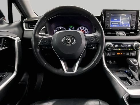 Used 2020 Toyota RAV4 XLE Premium FWD image 5
