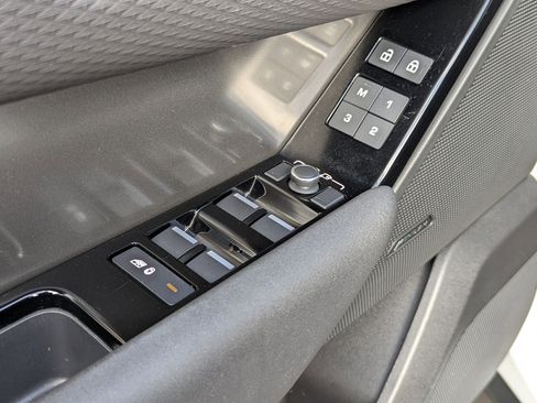 Used 2023 Land Rover Range Rover Velar S image 12