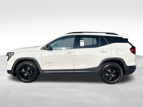 Used 2022 GMC Terrain AT4 AWD/4WD image 2