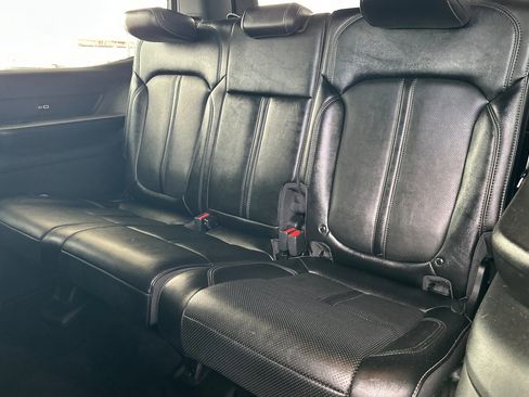 Used 2024 Jeep Wagoneer Series II w/ Flexible Seating Group RWD image 15