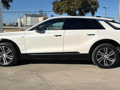 Used 2025 Cadillac Lyriq Luxury image 4