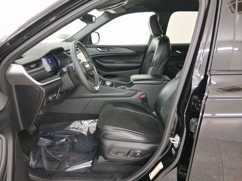 Used 2024 Jeep Grand Cherokee L Altitude image 5