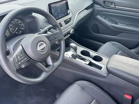 Used 2025 Nissan Altima 2.5 S image 10