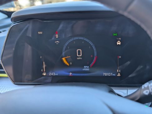 Used 2024 Chevrolet Trax LT w/ Driver Confidence Package image 17