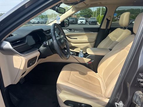 Used 2022 Jeep Grand Cherokee L Limited AWD/4WD image 10