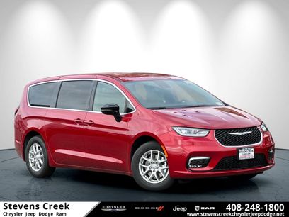 New 2025 Chrysler Pacifica Select