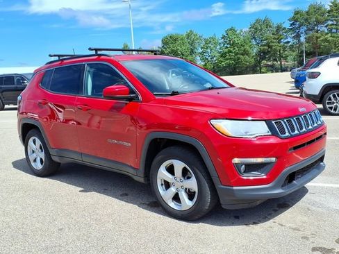 Used 2019 Jeep Compass Latitude FWD image 2