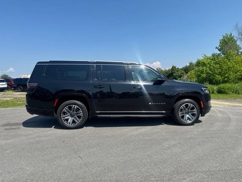 Used 2024 Jeep Wagoneer L Series II RWD image 2